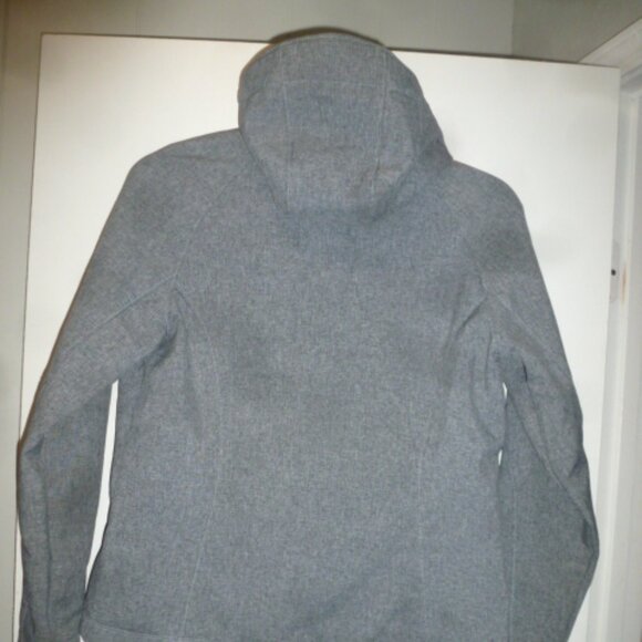 Kirkland Signature Women's Softshell Jacket Size L Gray Fleece Lined Hood - Picture 8 of 12